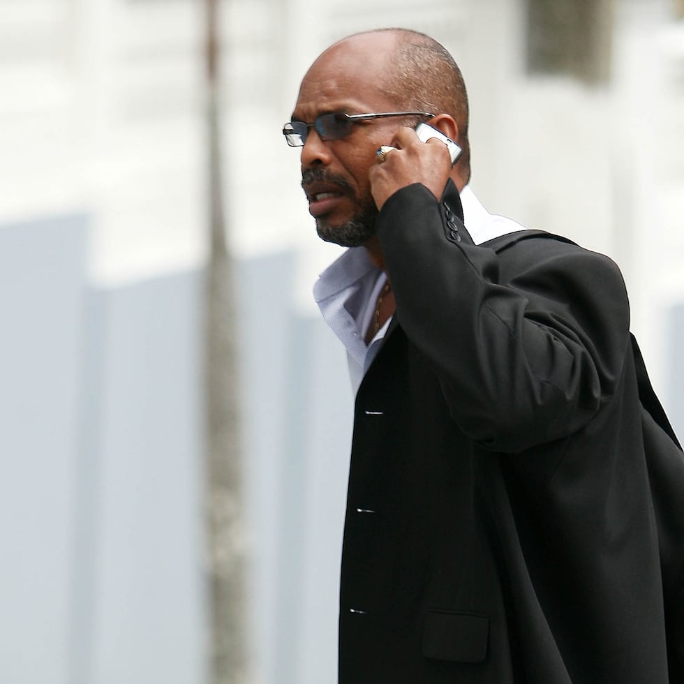 CONF LEGISLATIVA JRP San Juan 05 / 04 / 11 En la Fortaleza se lleva a cabo Conferencia Legislativa del Partido Nuevo Progresista con el gobernador Luis Fortuno . En la foto : Jorge " Borgie " Ramos . © Jorge A Ramirez Portela STAFF . El Nuevo Dia Inc senadores representantes