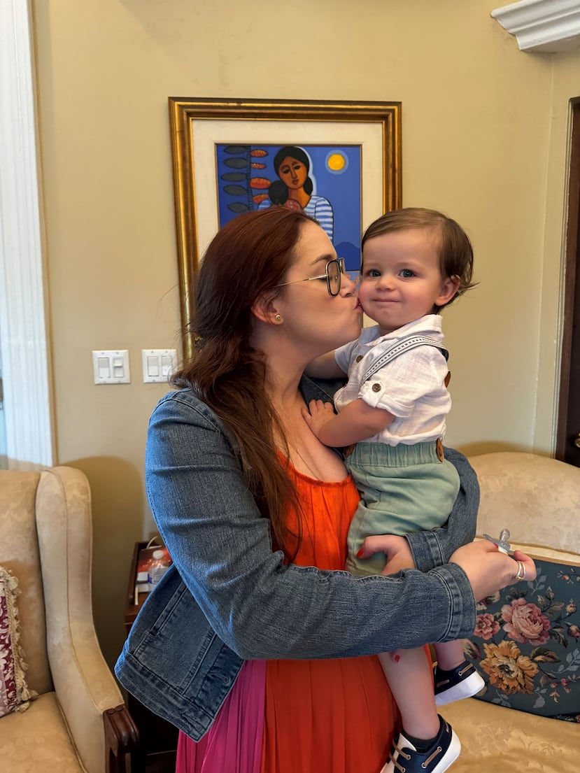 Emma Álvarez, Media Intelligence Director de Lopito, Ileana & Howie, y Víctor Enrique.