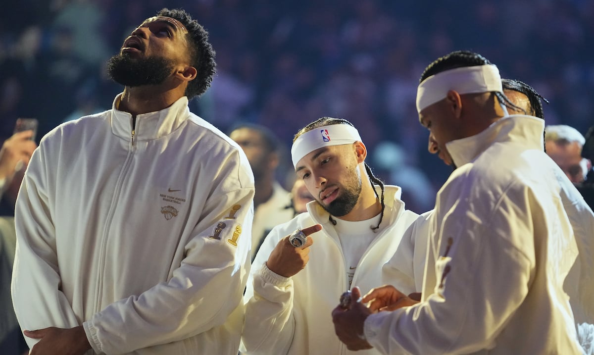 José Alvarado y los Knicks reciben sus anillos de campeones de la NBA