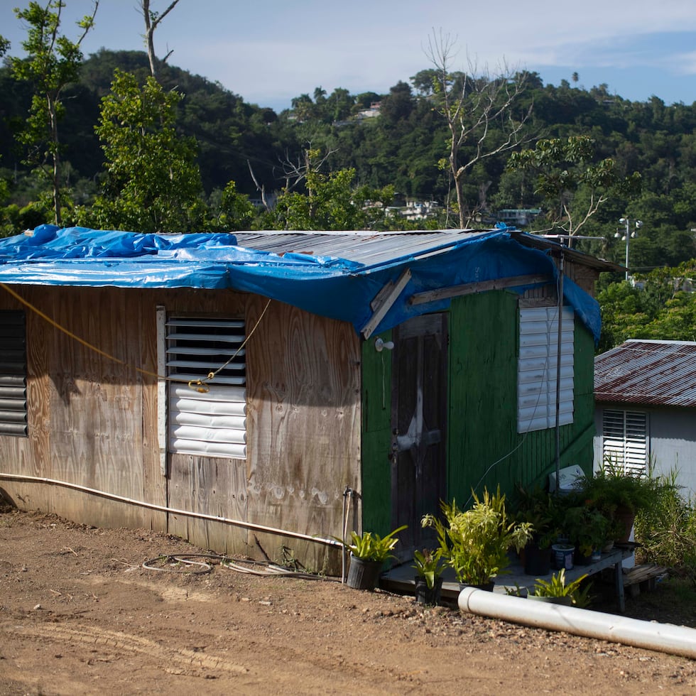 El huracán María ha sido el ejemplo más grande. Durante años cubrimos los muertos, los toldos azules y las filas para procurar productos o servicios básicos. Mucho menos visibles fueron las decisiones administrativas que determinaron cómo llegaría cada dólar de recuperación, indica Loreana González.