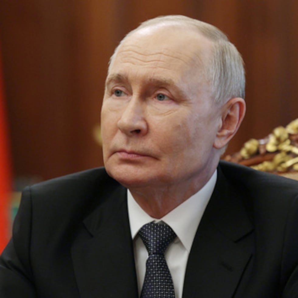 El líder ruso, Vladimir Putin, felicitó a su homólogo brasileño por su próximo cumpleaños y le deseó salud, prosperidad y éxito en la vida.