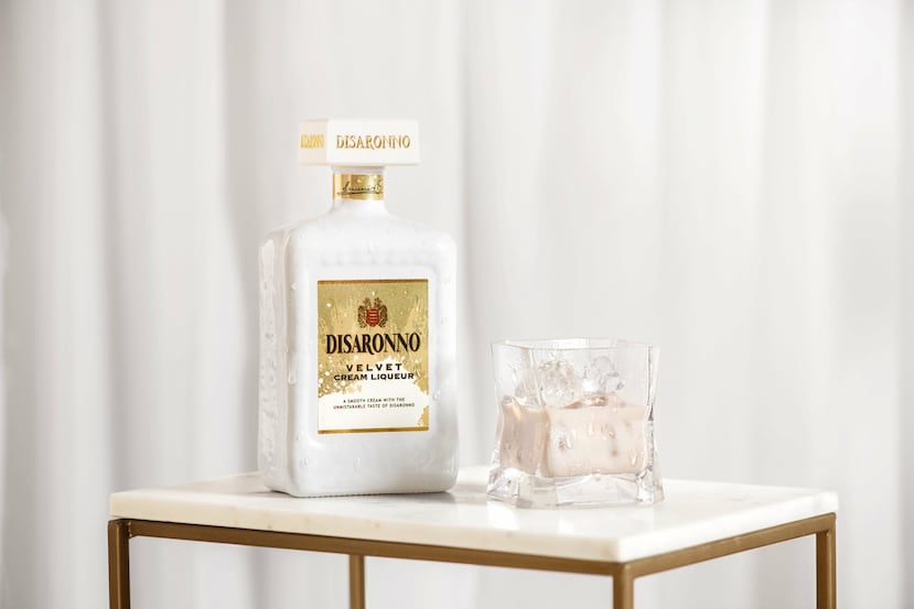 La expresión cremosa que eleva la experiencia del amaretto a nuevos niveles de indulgencia, es perfecta para tu obsequio de Navidad.