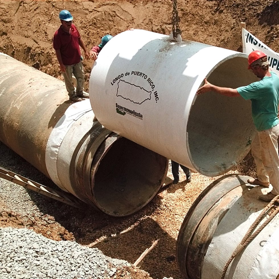 El “último tubo” del Superacueducto se instaló, en Bayamón, en 1999. El proyecto acabó costando $585 millones; en principio, se habló de $305 millones.