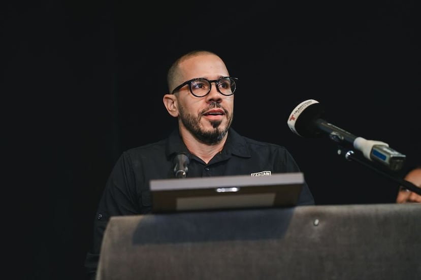 Rafael Muñiz, Dirigente del Año con las Pollitas de Isabela.