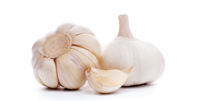 Vale la pena aguantar el olor pues se ha encontrando que el ajo crudo tiene más virtudes medicinales que si se consume cocido. (Archivo)