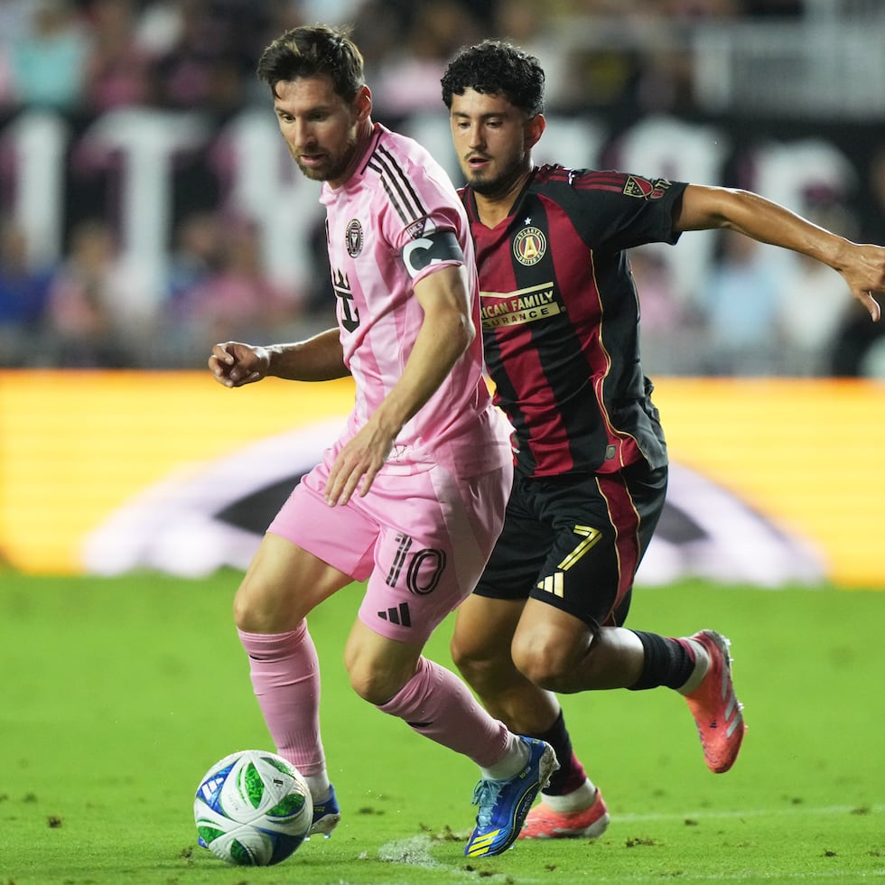 Lionel Messi tiene una distensión en el isquiotibial izquierdo.