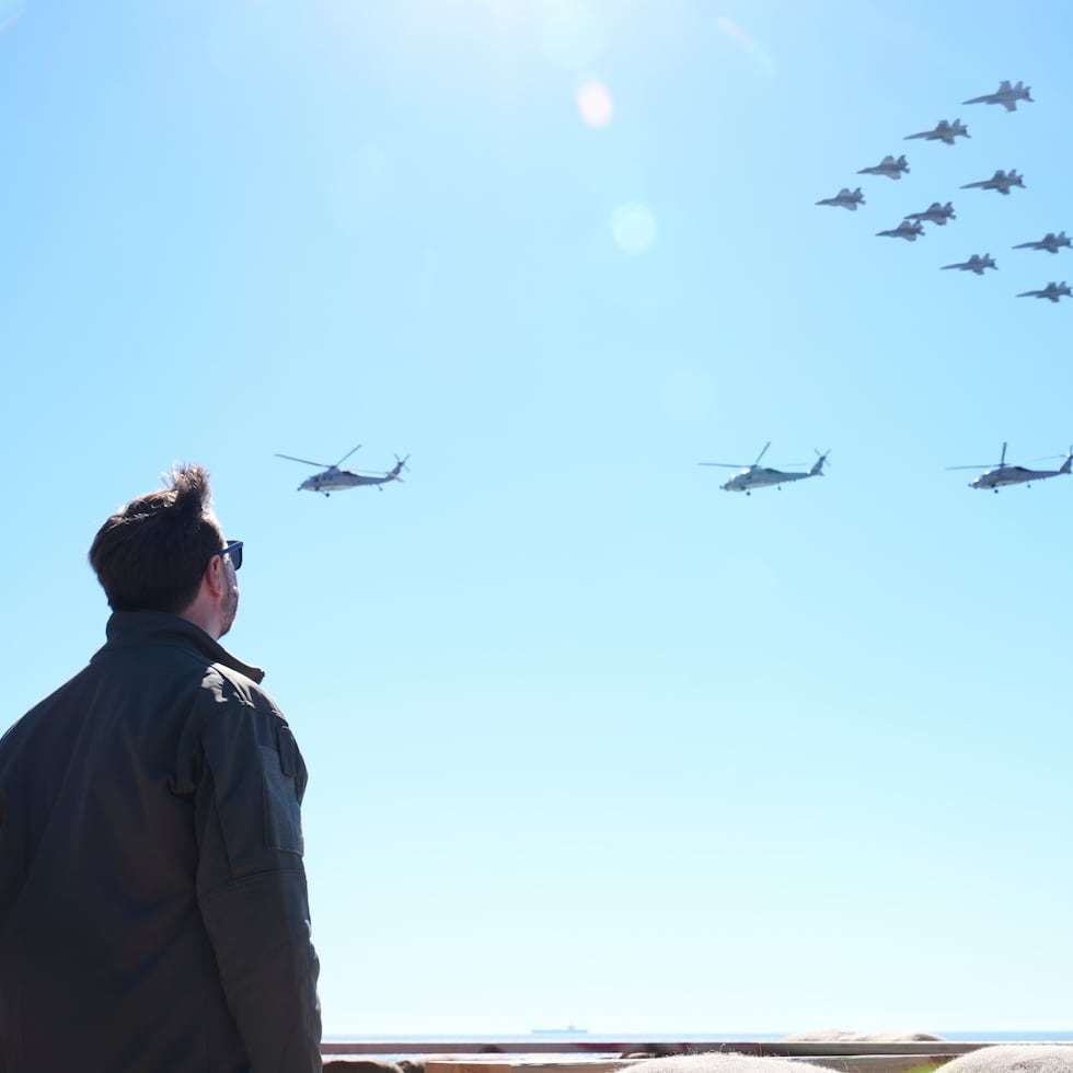 “Varios otros sufrieron heridas leves por metralla y conmociones cerebrales, y están en proceso de reincorporarse al servicio. Las operaciones de combate importantes continúan y nuestro esfuerzo de respuesta continúa”, indicó el Comando Central, con base en Tampa (Florida).