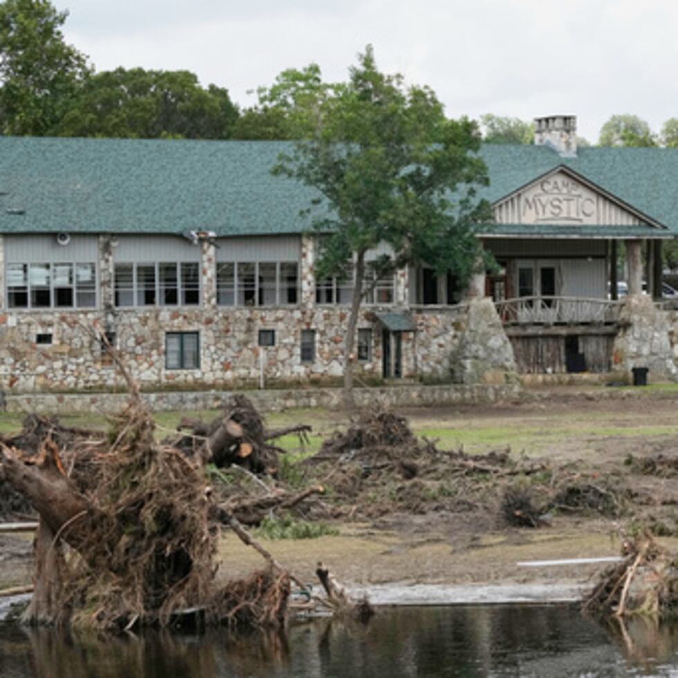 El campamento, establecido en 1926, no realizó un desalojo a tiempo y sufrió un duro golpe cuando el río creció de 14 pies a 29.5 pies en 60 minutos.