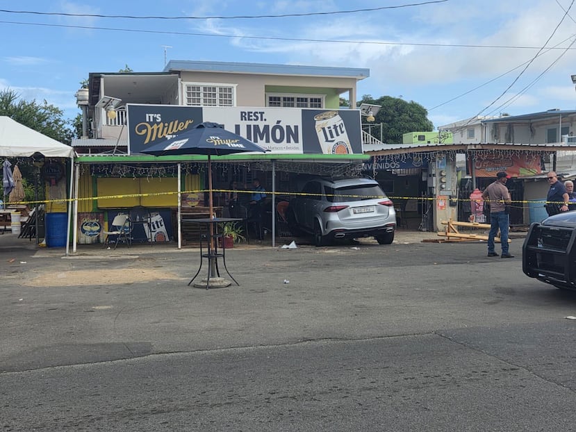 La Policía indicó que el conductor buscaba estacionarse frente al negocio al momento del incidente.