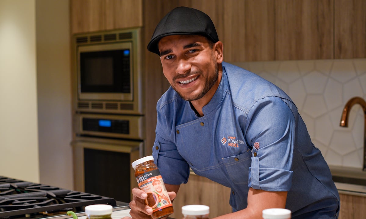 Chef Edgardo Noel lanza nuevo programa "Cocinando y cantando"