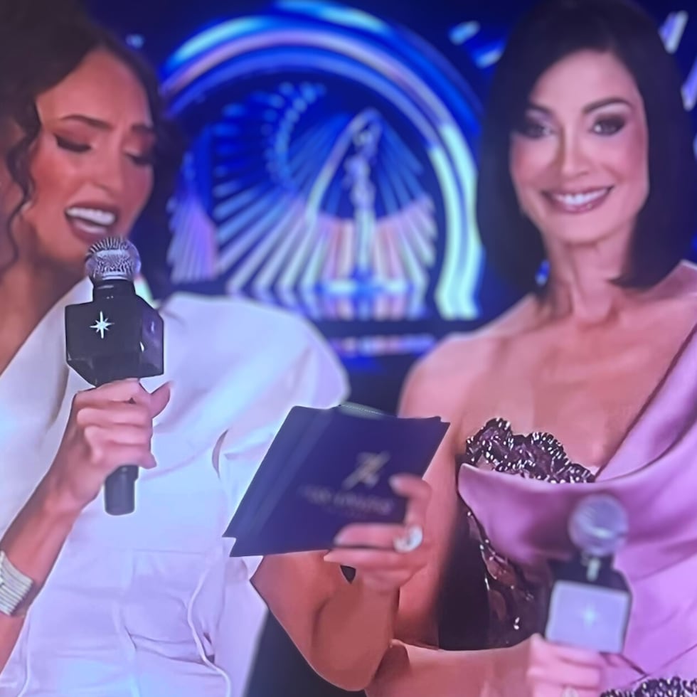 Dayanara Torres funge como comentarista en la edición 74 de Miss Universe.