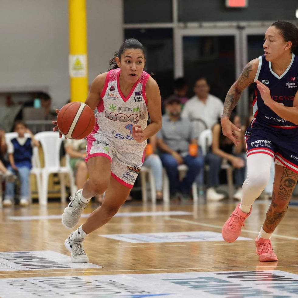 Hillary Martínez (izquierda) lideró la ofensiva de las Explosivas.