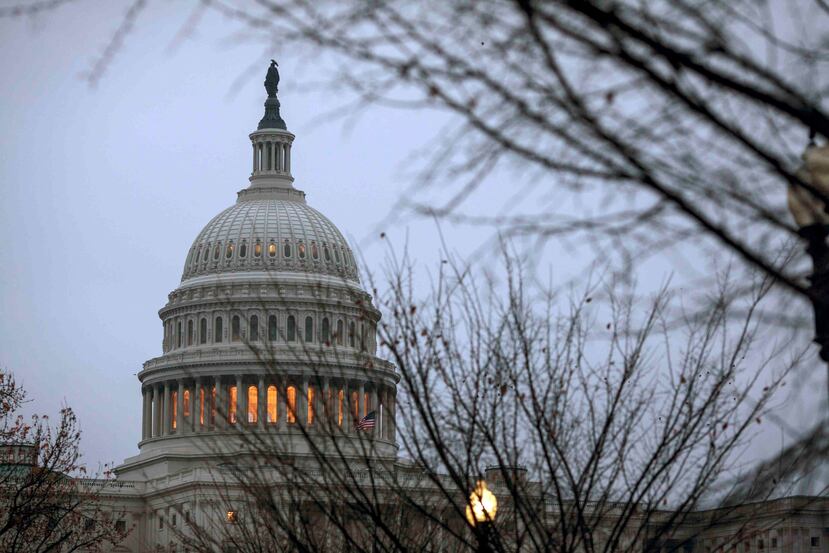 El presidente Donald Trump y los líderes del Congreso han programado una reunión para resolver sus diferencias sobre el presupuesto, la reforma contributiva federal, la inmigración y otras prioridades. (AP / J Scott Applewhite)