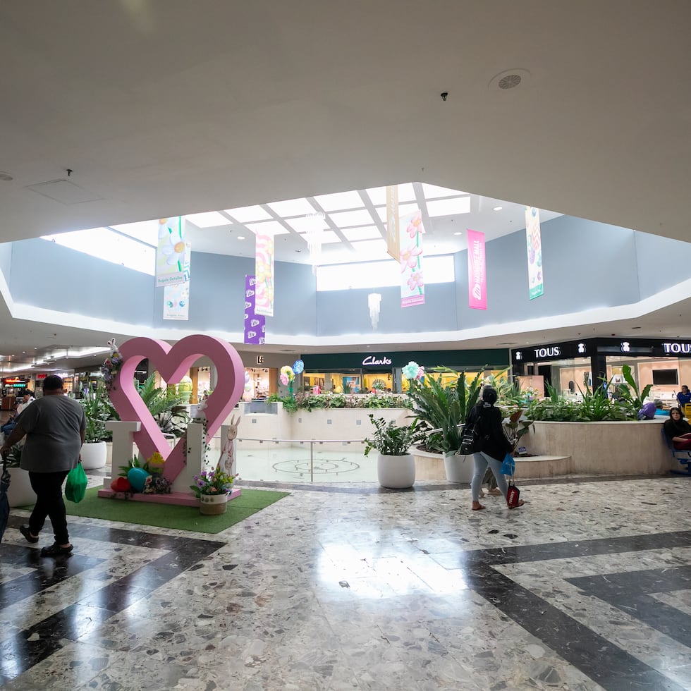 Tirín González, directora de mercadeo del centro comercial, confirmó que no han podido operar.