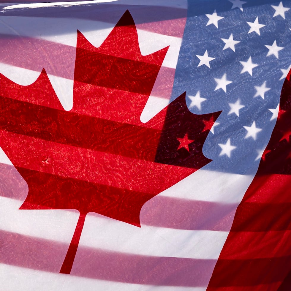 Estados Unidos y Canadá se hundieron más en una guerra comercial el sábado.