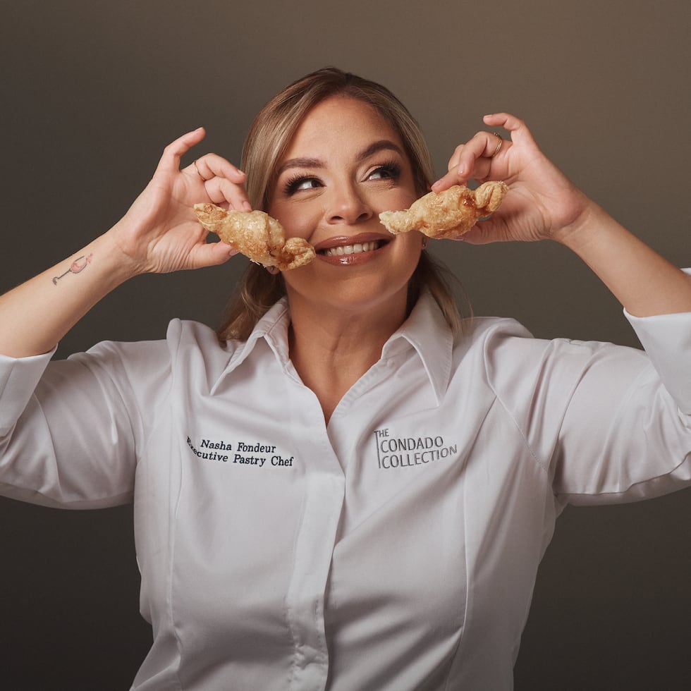 El libro no es un recetario tradicional, sino que combina historias, fotografías y anécdotas de la trayectoria de la Chef Nasha Fondeur