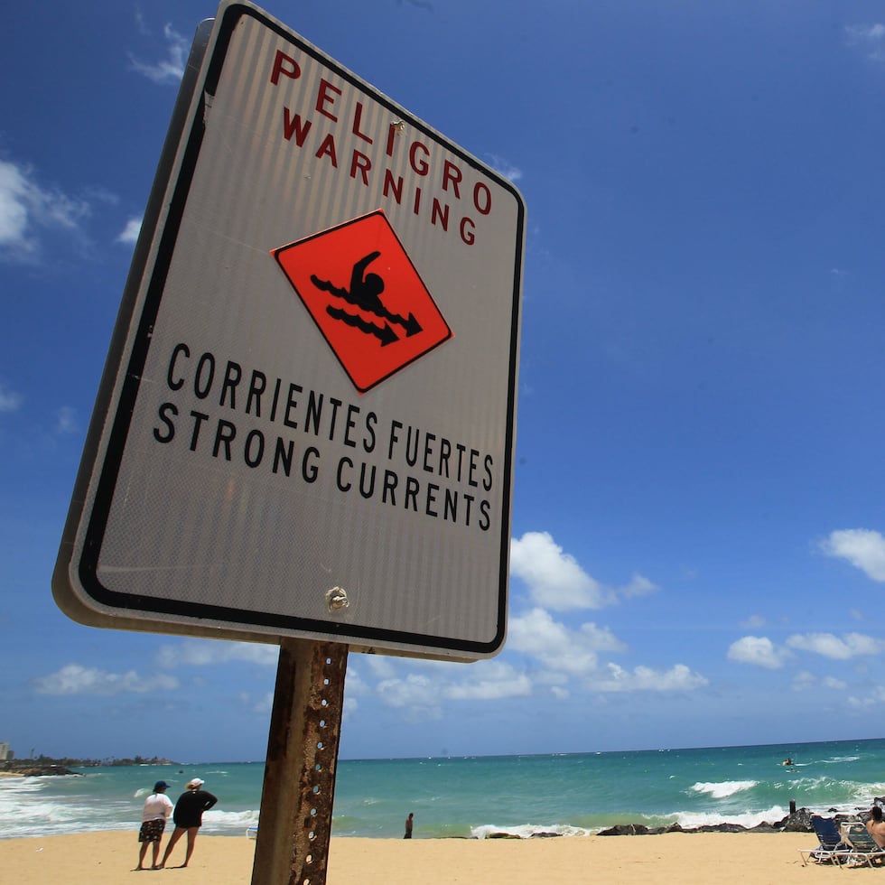 El oleaje en las aguas mar afuera del océano Atlántico se encuentra entre cinco y siete pies.