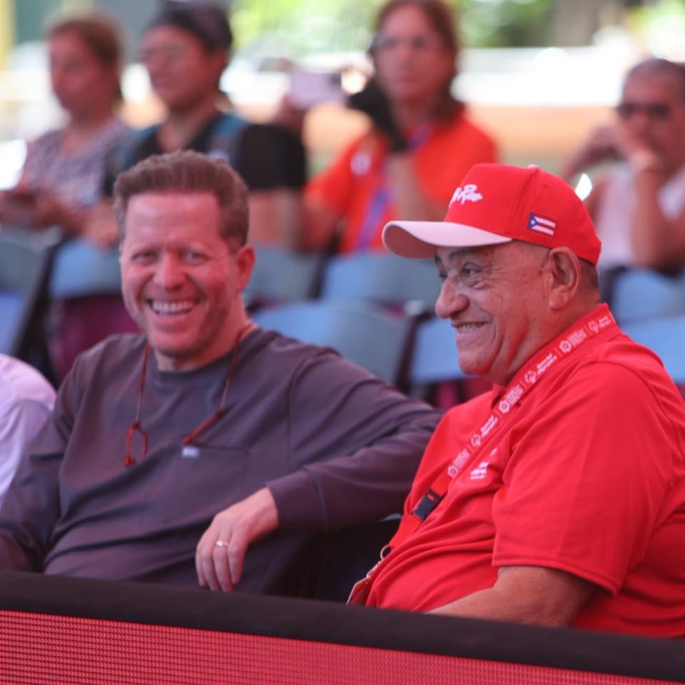 Flor Meléndez, al centro, junto a David Bernier, izquierda, durante la celebración del torneo mundialista en el Distrito de Convenciones.