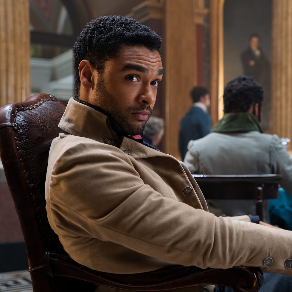 Regé-Jean Page como El Duque, en "Bridgerton".