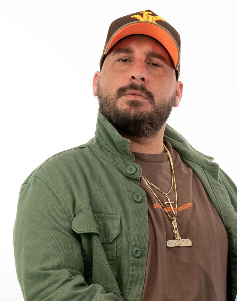 Idel Vazquez - @idelectrox: “En la búsqueda de la conquista, tenemos los pies bien puestos en la tierra y la vista bien puesta en la meta. Caminamos hasta la victoria. Que critiquen lo que quieran criticar, nuestros sueños no los troncharán. Llegó el momento de conseguir el éxito que siempre soñaste. Edúcate y nunca te detengas, porque “EL MOVIMIENTO NO PUEDE PARAR”.