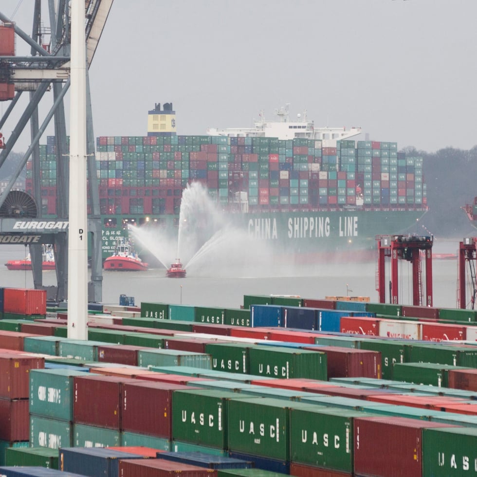 Debido a cambios en las rutas para evitar el conflicto en el Medio Oriente, muchos suplidores y las marinas mercantes buscarán rutas más seguras para transportar las mercancías, lo que encarecerá el precio de los bienes que pagan los consumidores, apunta el economista Gustavo Vélez.