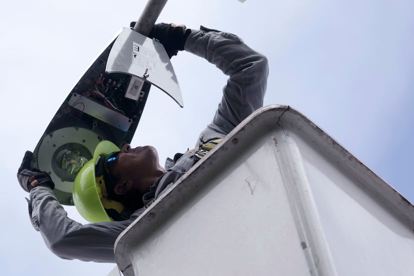 El costo aproximado de la reparación del alumbrado público es de $40 millones, según los ingenieros de la Autoridad de Energía Eléctrica. (Suministrada)