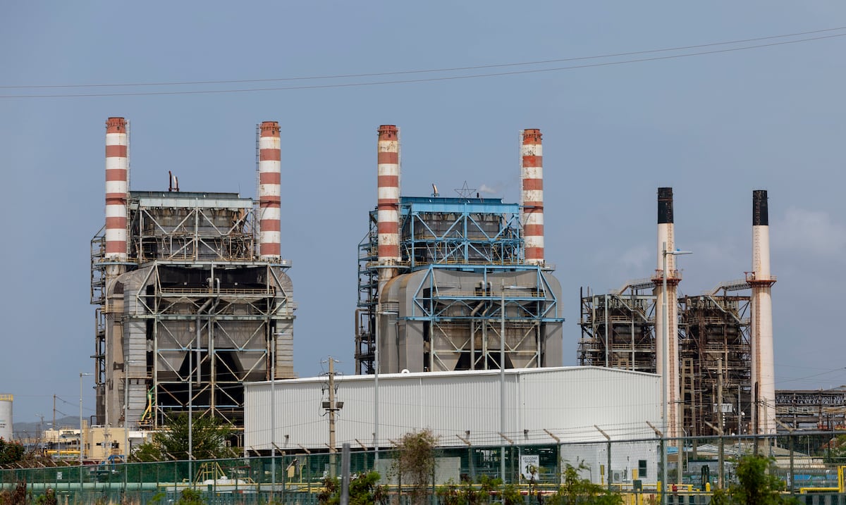Sobre 100,000 abonados sin servicio de energía eléctrica por salida de una unidad en Costa Sur