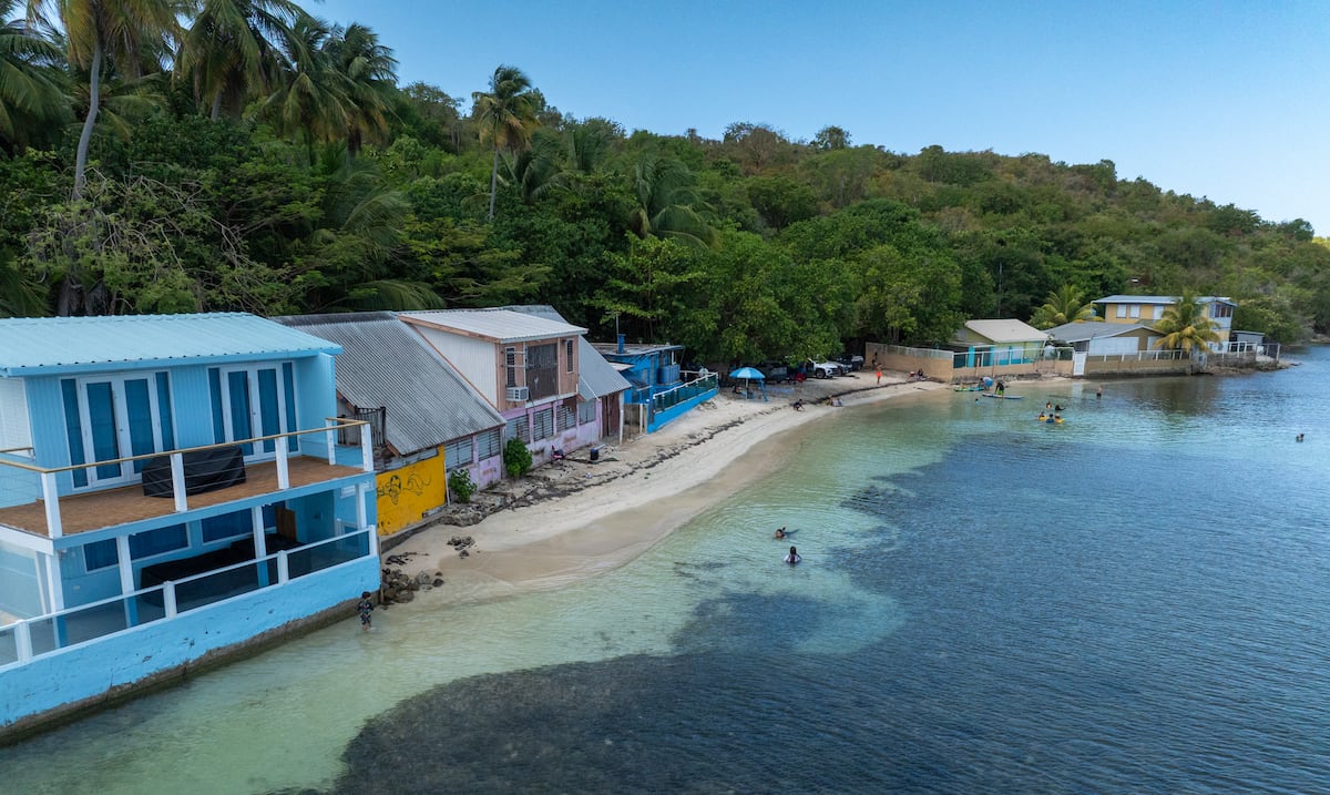 Erosión costera y desarrollo transforman el paisaje del oeste de Puerto Rico