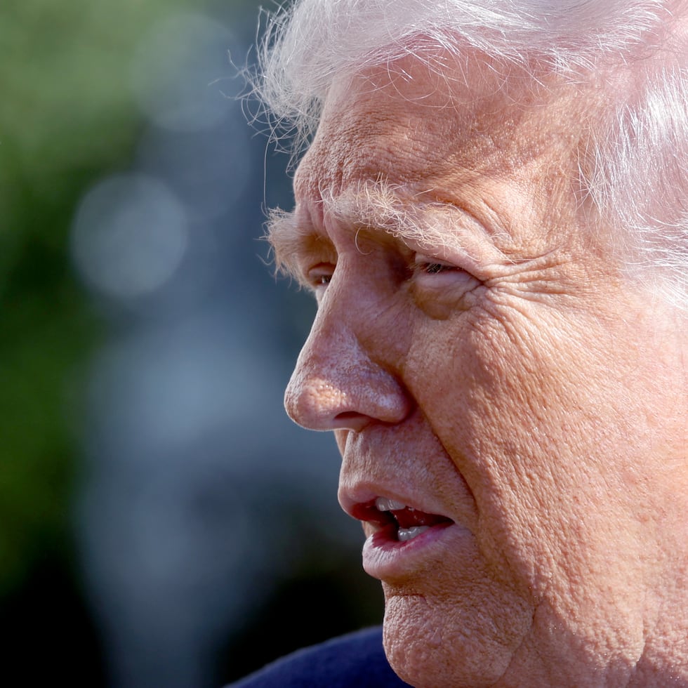 En un mensaje de madrugada a la nación, y a pesar de las negociaciones en marcha para un acuerdo nuclear con Irán, el presidente estadounidense anunció el lanzamiento de un ataque militar a gran escala contra ese país que, en última instancia, busca poner fin al régimen iraní.