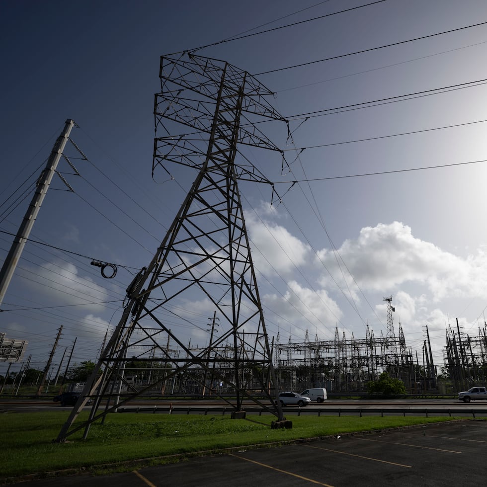 La resolución recalca que una porción mayor de los fondos debe invertirse en la red de transmisión y distribución.