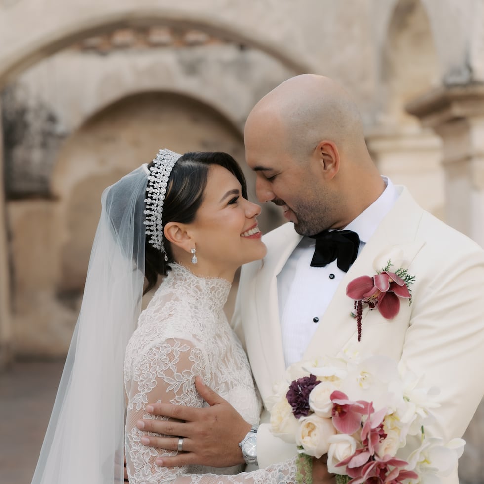 La pareja se comprometió hace un año en el Lago de Atitlán.