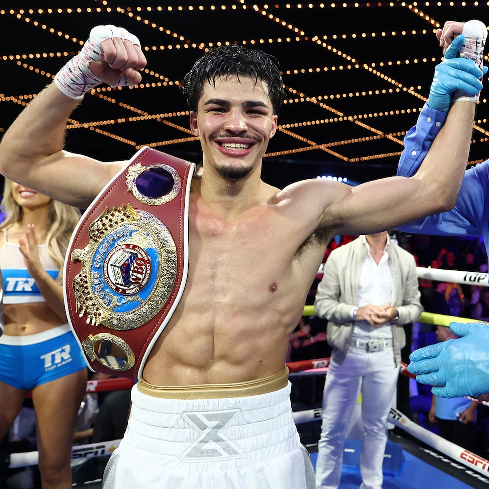 Xander Zayas se proclamó campeón mundial de la OMB con una victoria por decisión unánime al mexicano Jorge Luis García.