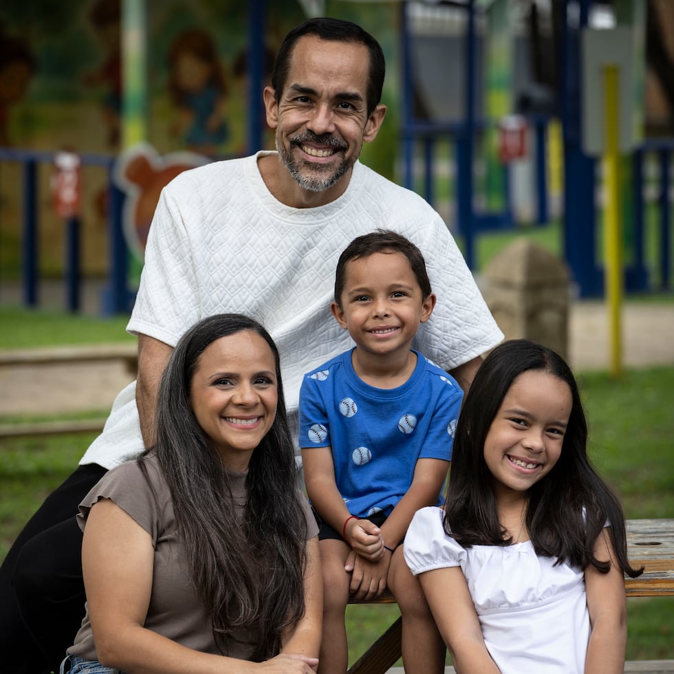 "Uno y Media" es una popular familia de comediantes de Puerto Rico compuesta por Rei Cintrón, Jessy Cotto y sus hijos Sara y Lucas.