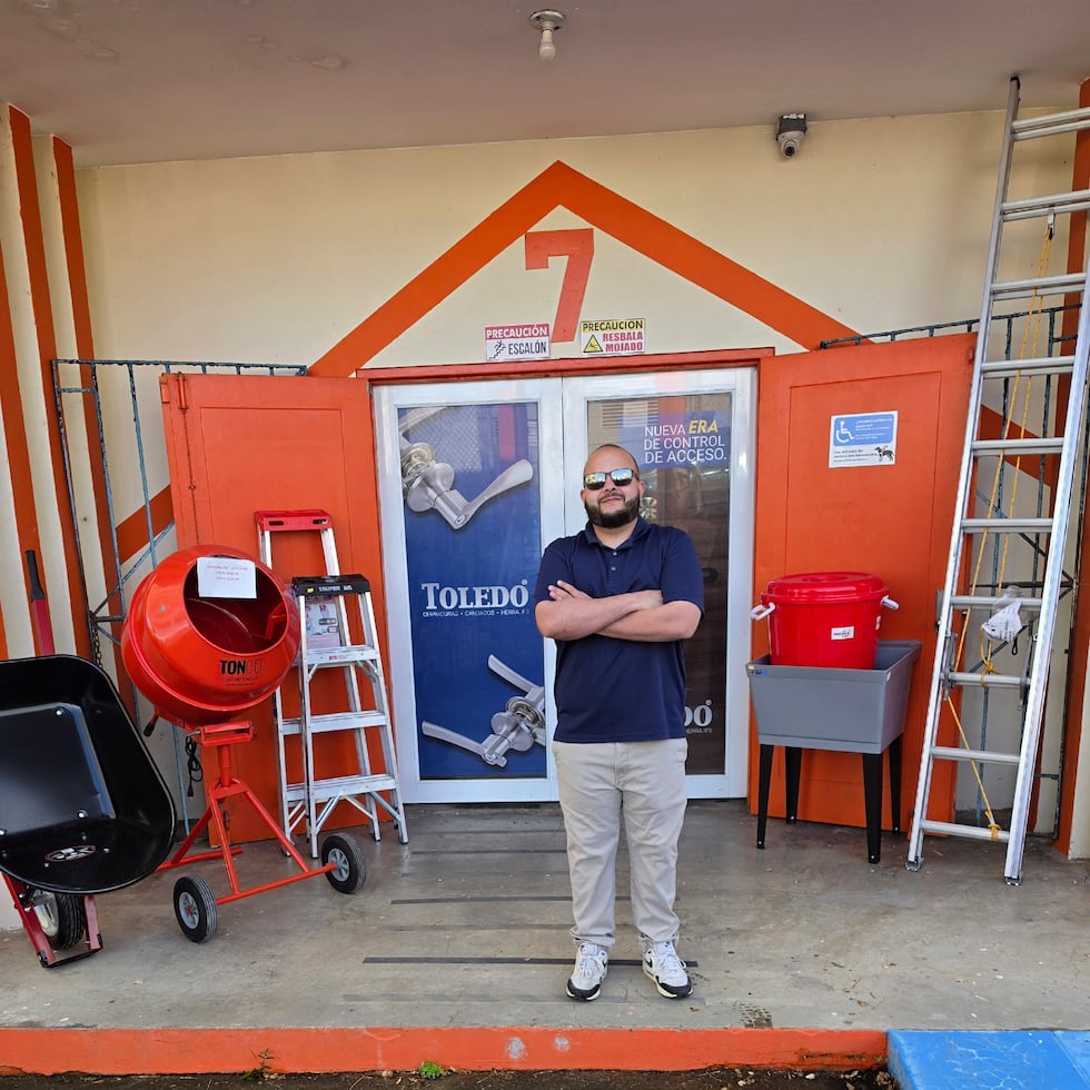 Javier Irizarry, propietario de Yumac Home Furniture, Inc., en Camuy