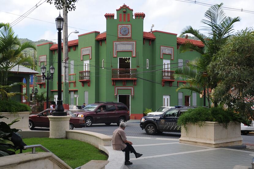La casa alcaldía de Adjuntas.