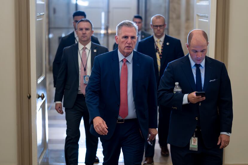 El presidente de la Cámara de Representantes, Kevin McCarthy, republicano por California, llegando al Capitolio federal en la mañana del martes ,12 de septiembre de 2023.