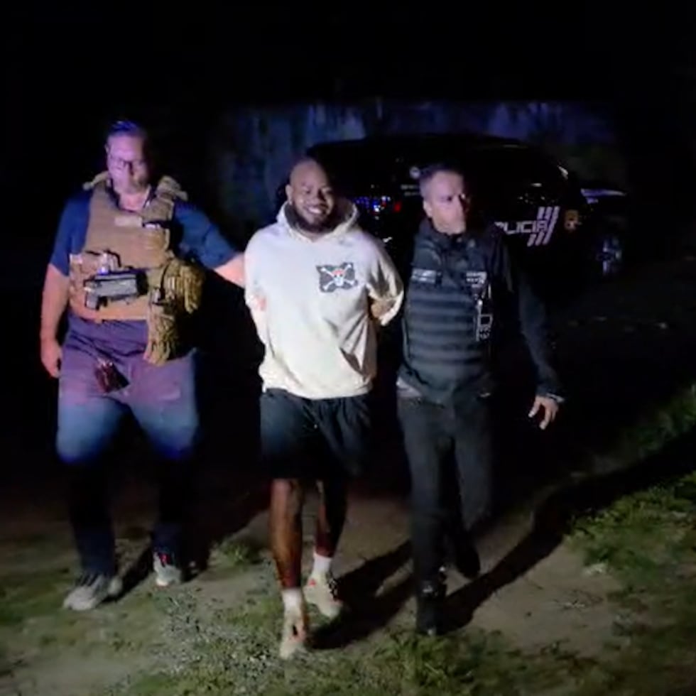 La División de Drogas de Carolina diligenció una orden de registro y allanamiento dirigida a una residencia del barrio Saint Just, el pasado jueves.