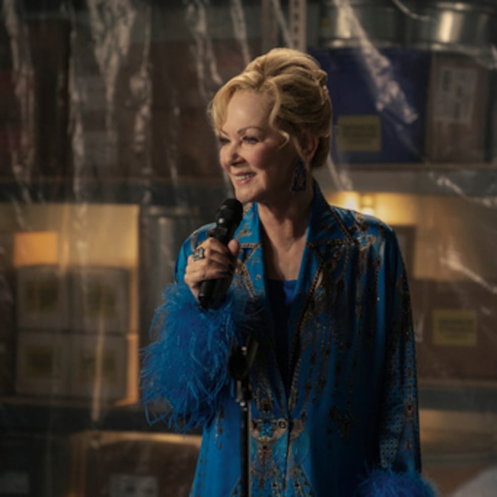 Esta imagen, difundida por HBO, muestra a Jean Smart en una escena de «Hacks». (HBO vía AP)