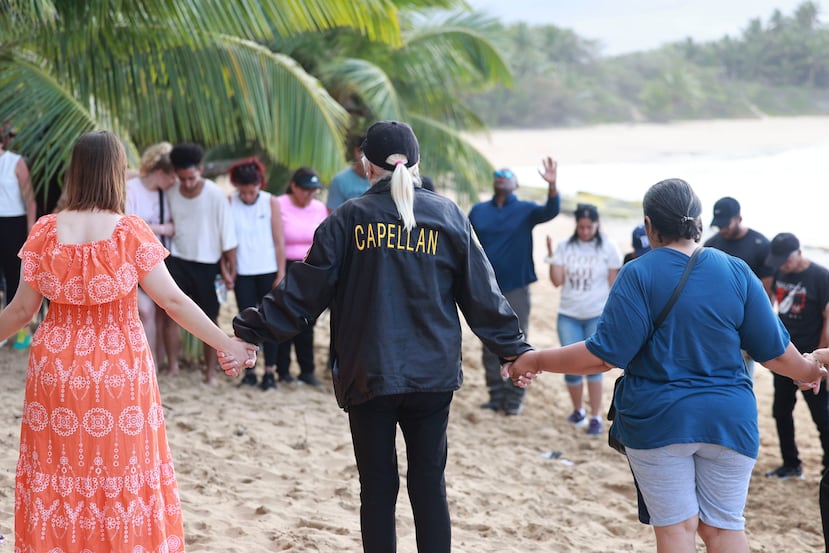 El cuerpo del joven que fue arrastrado por las corrientes marinas durante la tarde del jueves en la playa La Poza de las Mujeres, en el sector Las Palmas, en Manatí y fue visto en la tarde de este sábado.