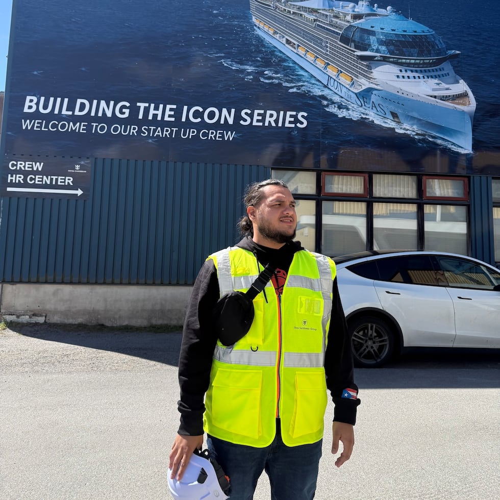 Rafael Enrique Vega Feliciano en el astillero Meyer Turku en Finlandia.