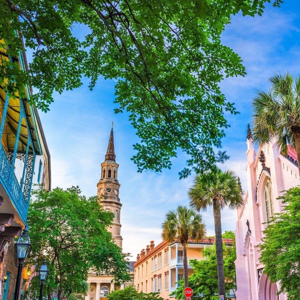 La ciudad de Charleston, en Carolina del Sur, tiene un área en el centro de la ciudad que forman parte del Registro de Sitios Históricos de Estados Unidos.