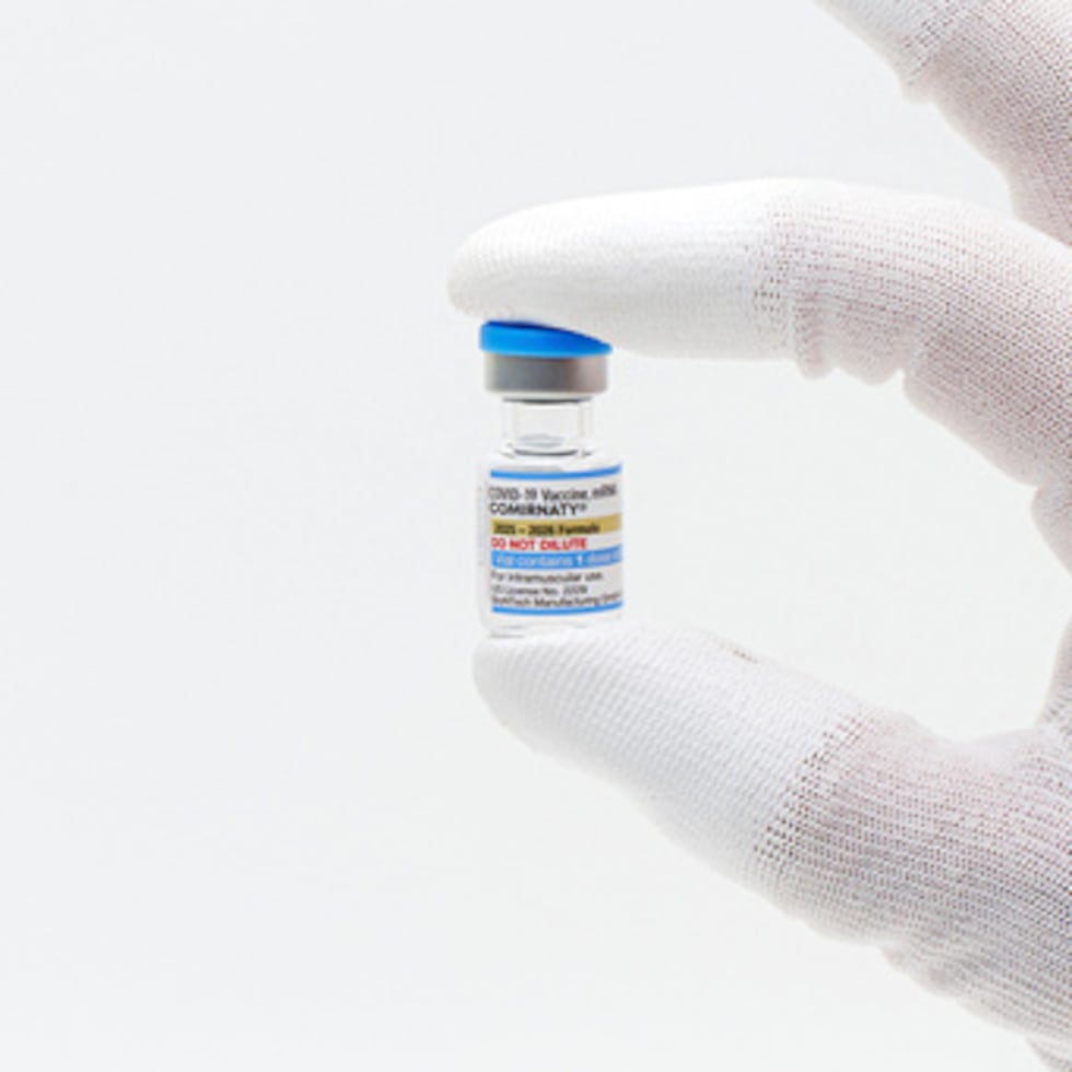Pfizer actualiza vacuna COVID-19 Comirnaty. Foto: agosto 2025.