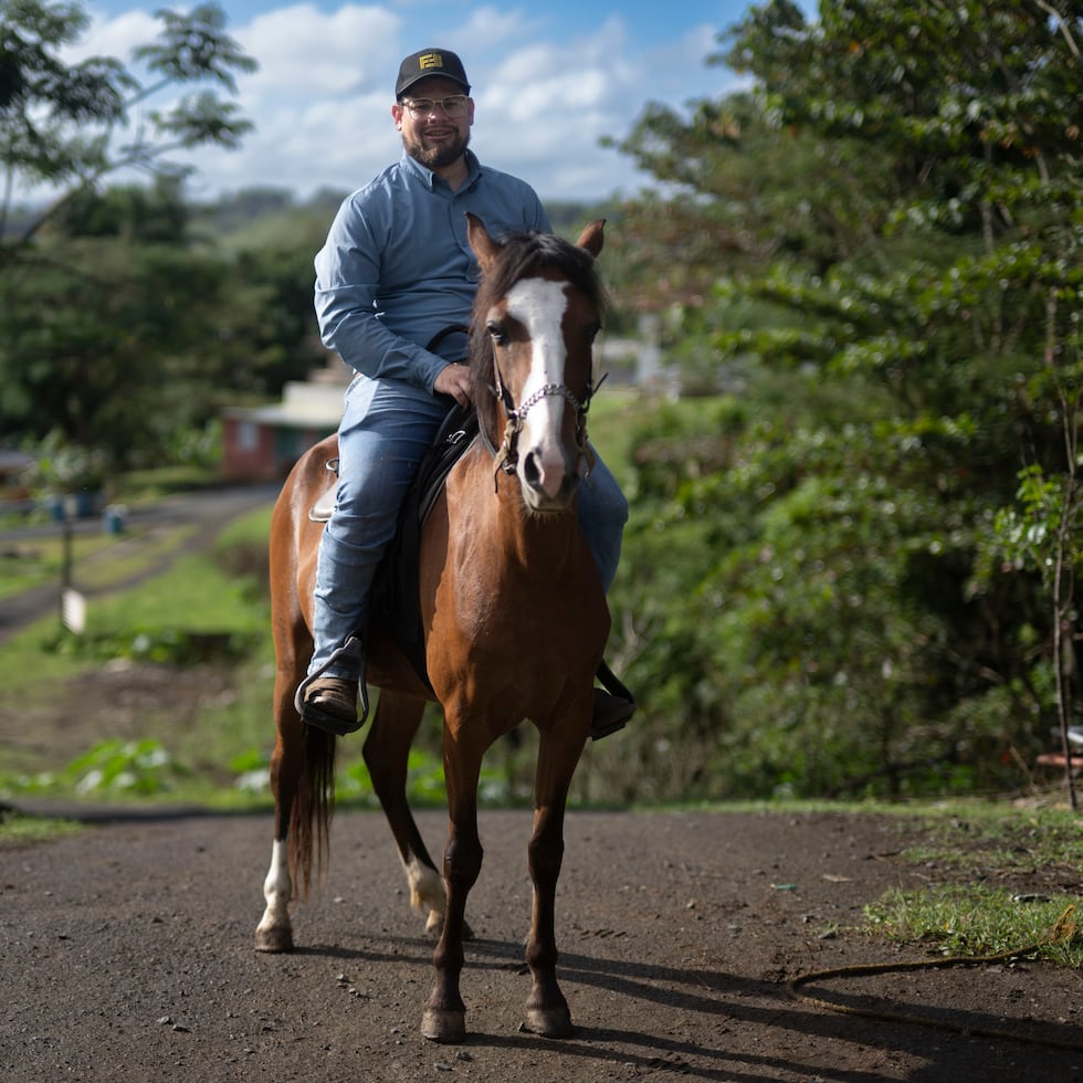 Justin González Agosto, nacido y criado en Juncos, se unió a la búsqueda de un octogenario en su barrio Mangó y, en menos de 20 minutos, dio con su paradero en una quebrada.
