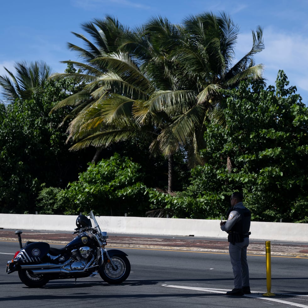 Agentes de Patrullas de Carreteras y Autopista Fajardo investigan el incidente.