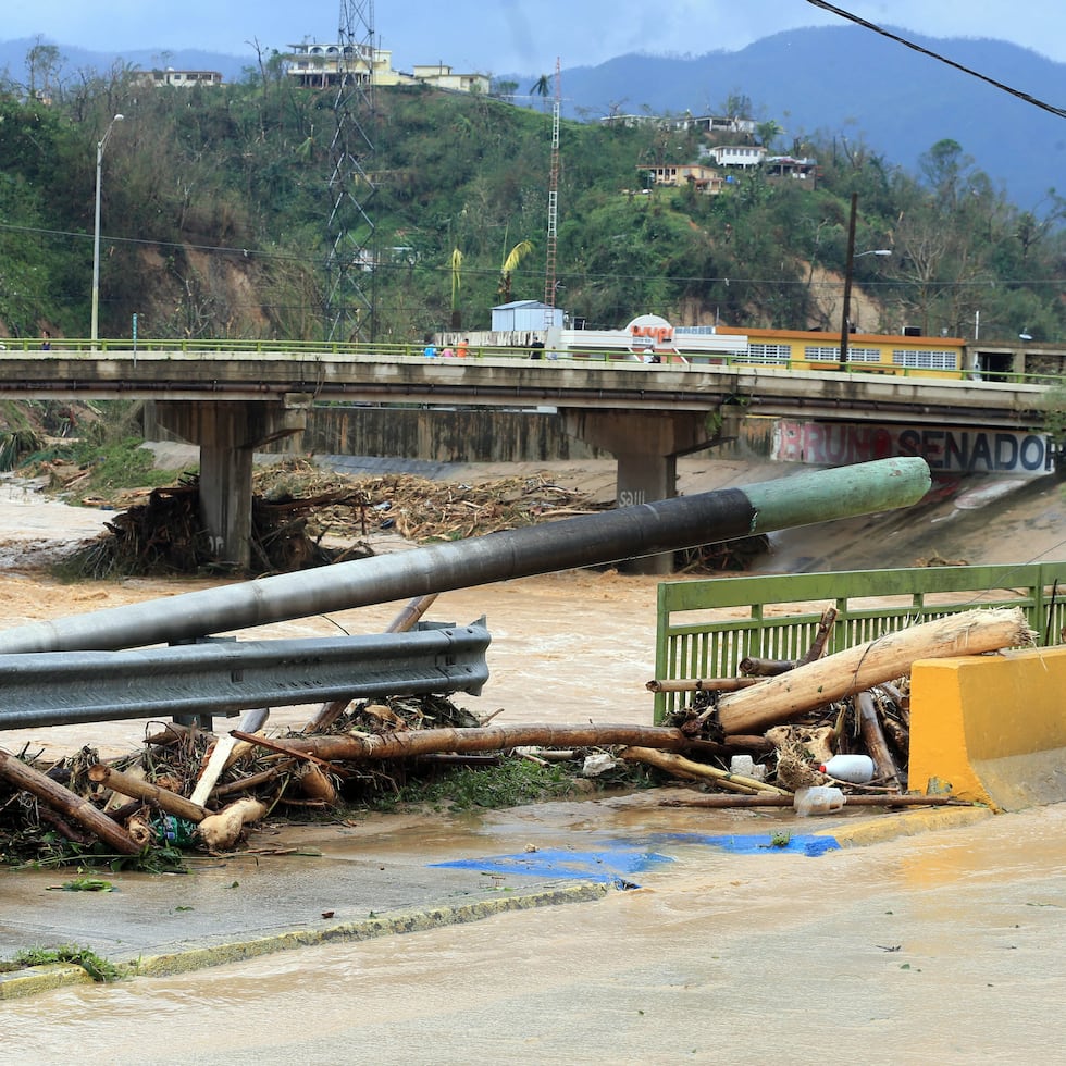 El huracán María provocó una catástrofe en Puerto Rico en septiembre de 2017, dañando infraestructura, como la que se muestra aquí en Utuado, y requiriendo decenas de miles de millones de dólares en asistencia federal.