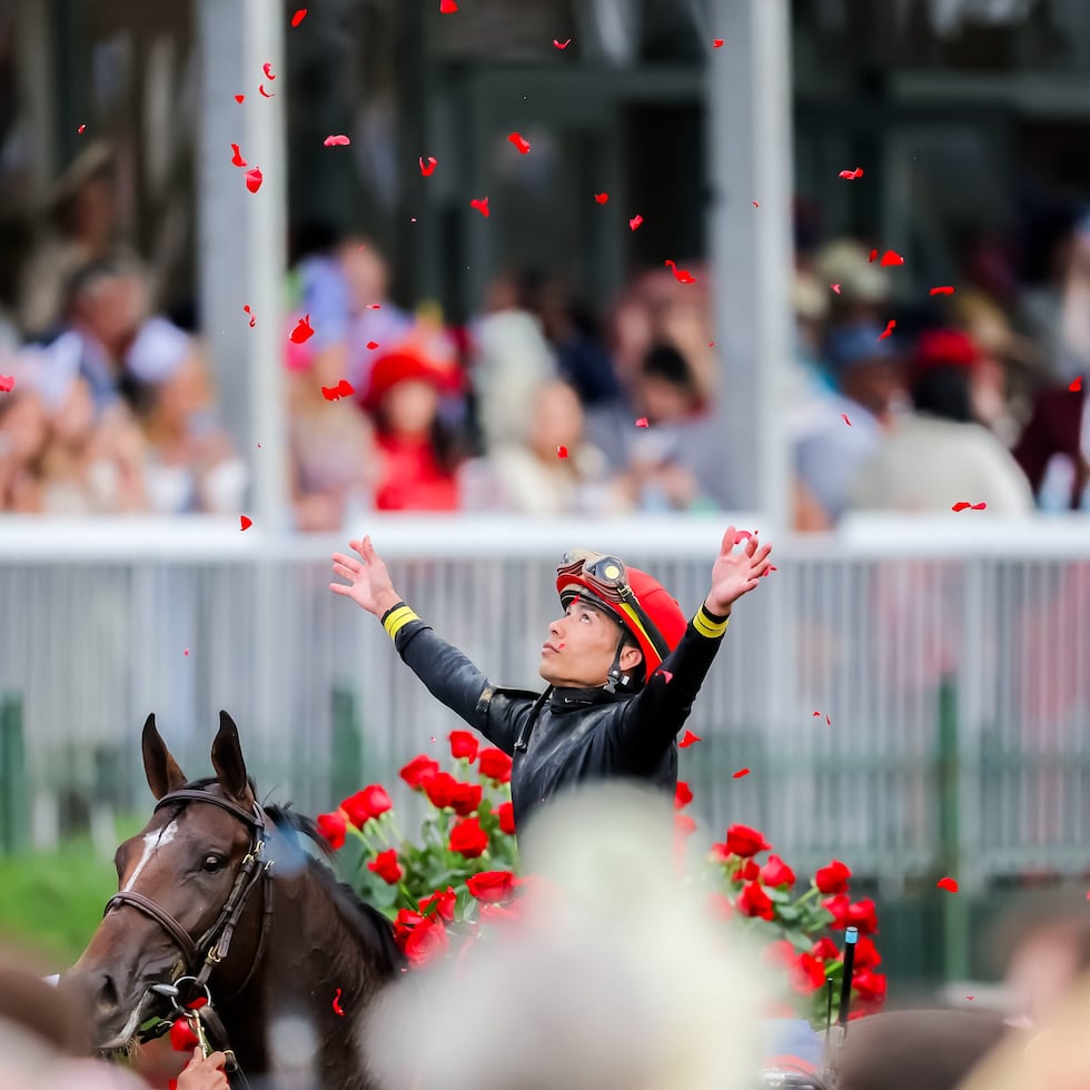 José Luis Ortiz celebra su primera victoria en la Carrera de las Rosas.