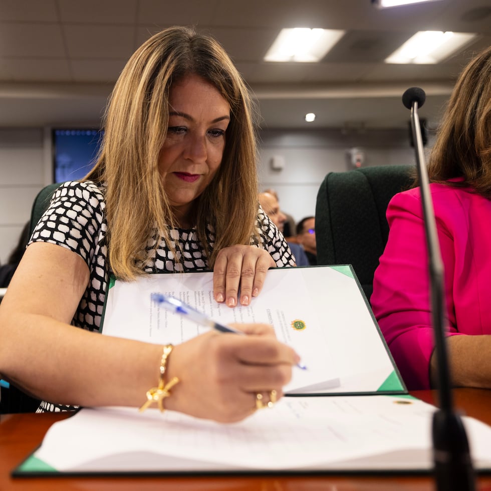 Hace semanas, la secretaria de la Familia, Suzanne Roig, está al centro de la controversia por las propuestas que manejó y que desembocaron en contratos fallidos a NOLA Education y Strategic Technology Advisors para servicios educativos y crear una plataforma de adiestramientos, respectivamente.
