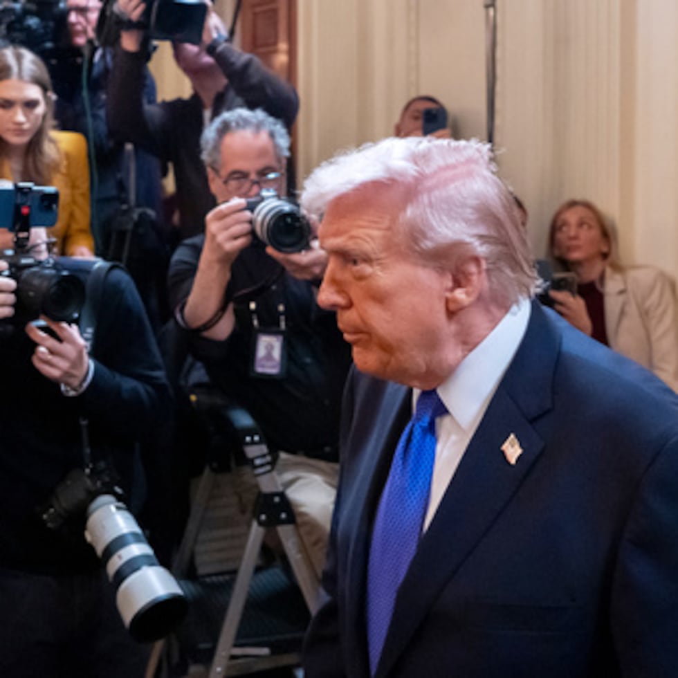 Trump inicialmente solo ofreció mensajes pregrabados y entrevistas telefónicas.