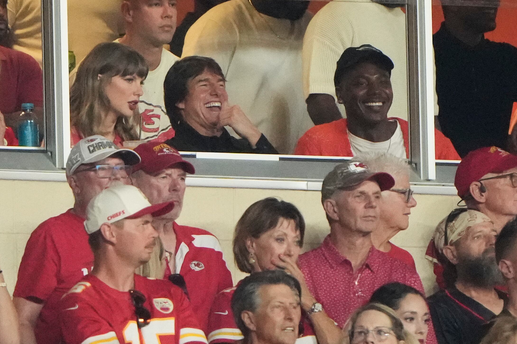 Imagen de la cobertura de: Taylor Swift apoya a Travis Kelce mientras Chiefs ganan protagonismo en la NFL