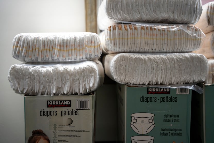 ARCHIVO - Se recolectan pañales para empleados federales que no reciben sueldo el 16 de octubre de 2025 en el Aeropuerto Internacional de Salt Lake City. (Foto AP/Marielle Scott, Archivo)